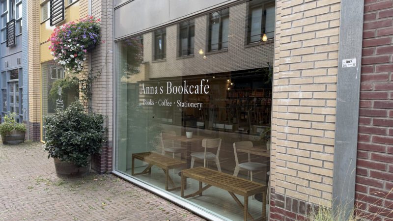 Anna's Bookcafé
